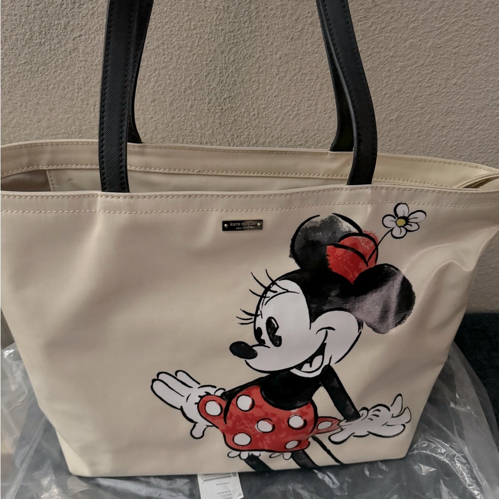 Disney X Kate Spade New York Minnie Mouse
Francis Tote Brand New! Beautiful 😍